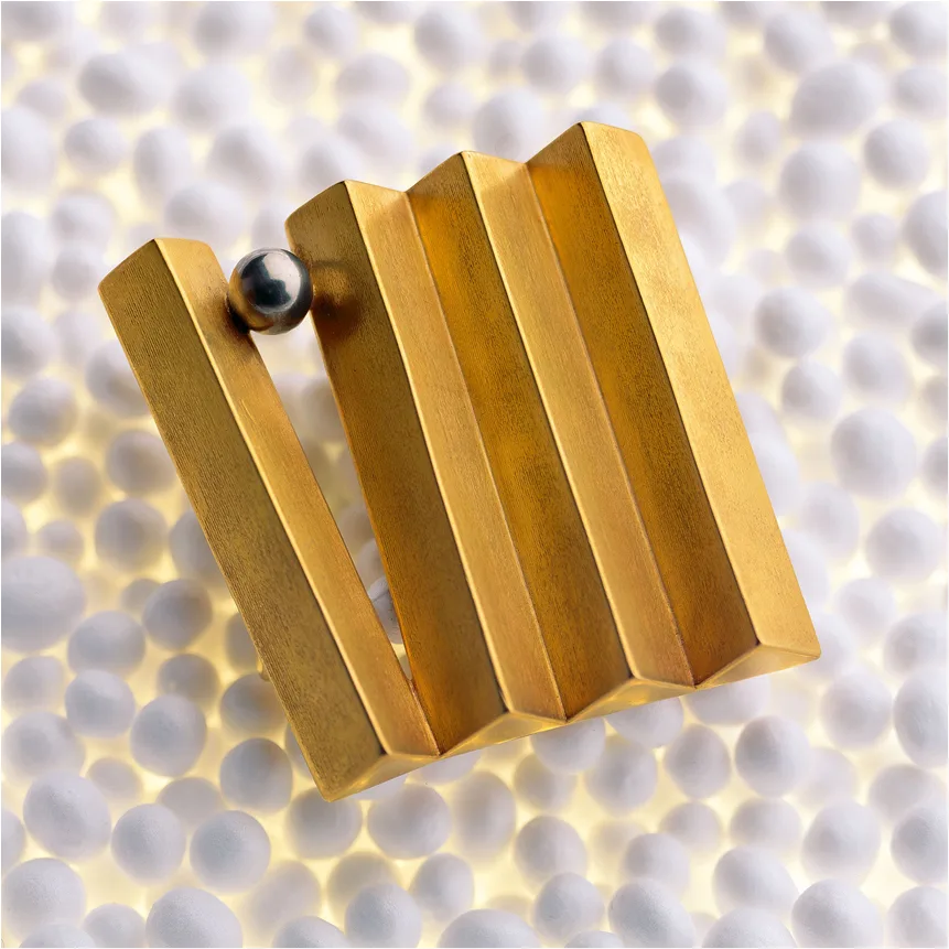 Goldbrosche von Peter Müller
