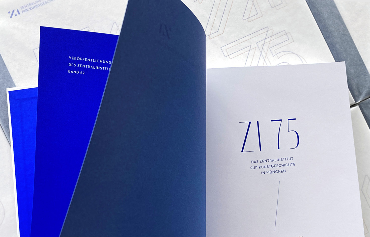 Innentitel der Festschrift zum 75-jährigen Bestehen des Zentralinstituts für Kunstgeschichte